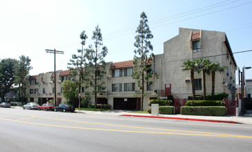 7139 Hazeltine Ave in Van Nuys, CA - Building Photo - Building Photo