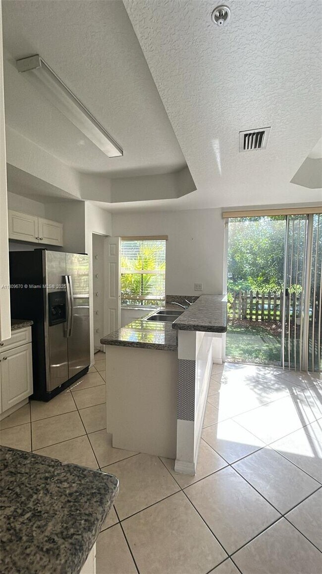 937 SW 143rd Ave in Pembroke Pines, FL - Building Photo - Building Photo
