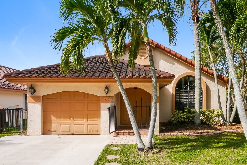 575 NW 38th Ave in Deerfield Beach, FL - Building Photo