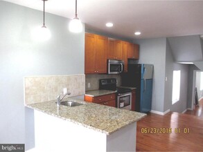 337 Christian St in Philadelphia, PA - Building Photo - Building Photo