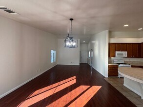 5109 Silver Clover Ave in Bakersfield, CA - Building Photo - Building Photo