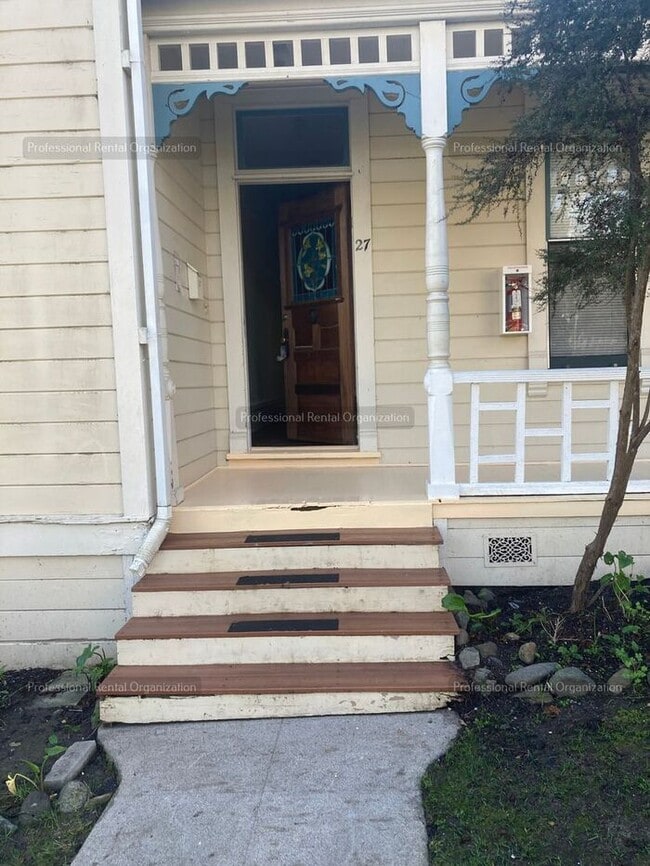 27 Union St in Petaluma, CA - Building Photo - Building Photo