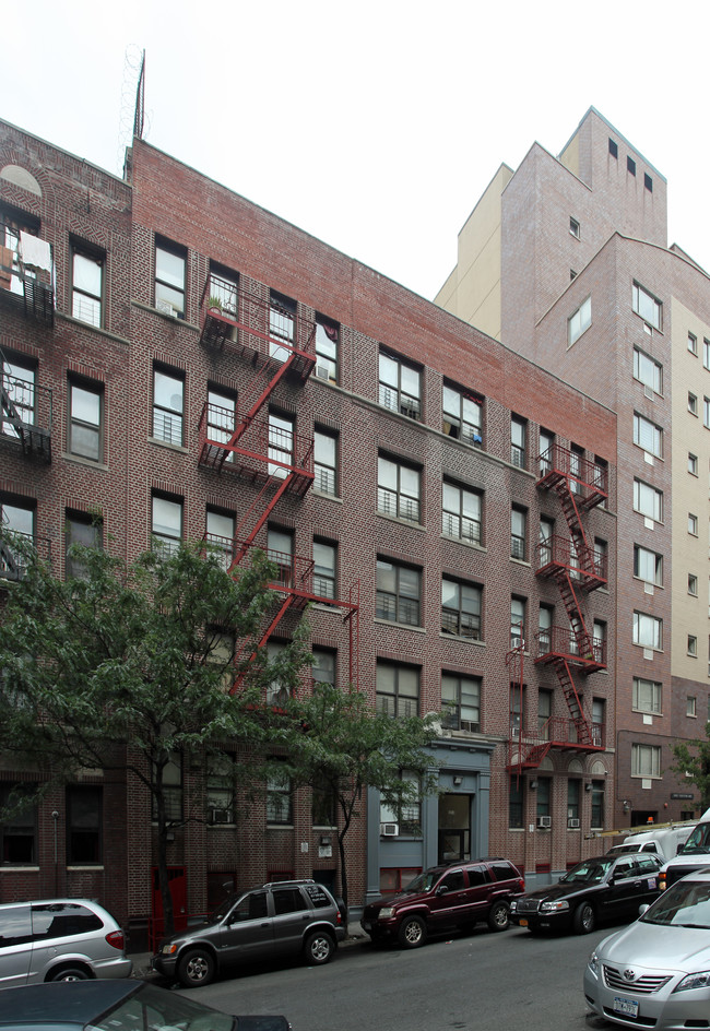 2083 Creston Ave in Bronx, NY - Foto de edificio - Building Photo