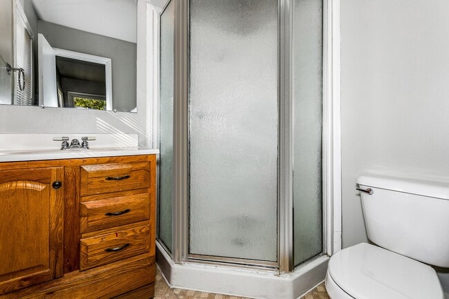 915 N Pinecrest St in Wichita, KS - Building Photo - Building Photo