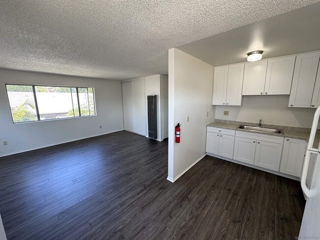 1727 E 8th St-Unit -Apt 4 in National City, CA - Foto de edificio - Building Photo