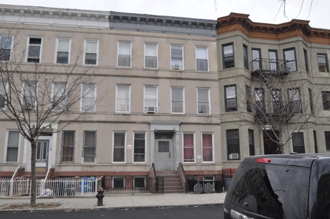 393 Chauncey St in Brooklyn, NY - Building Photo - Primary Photo