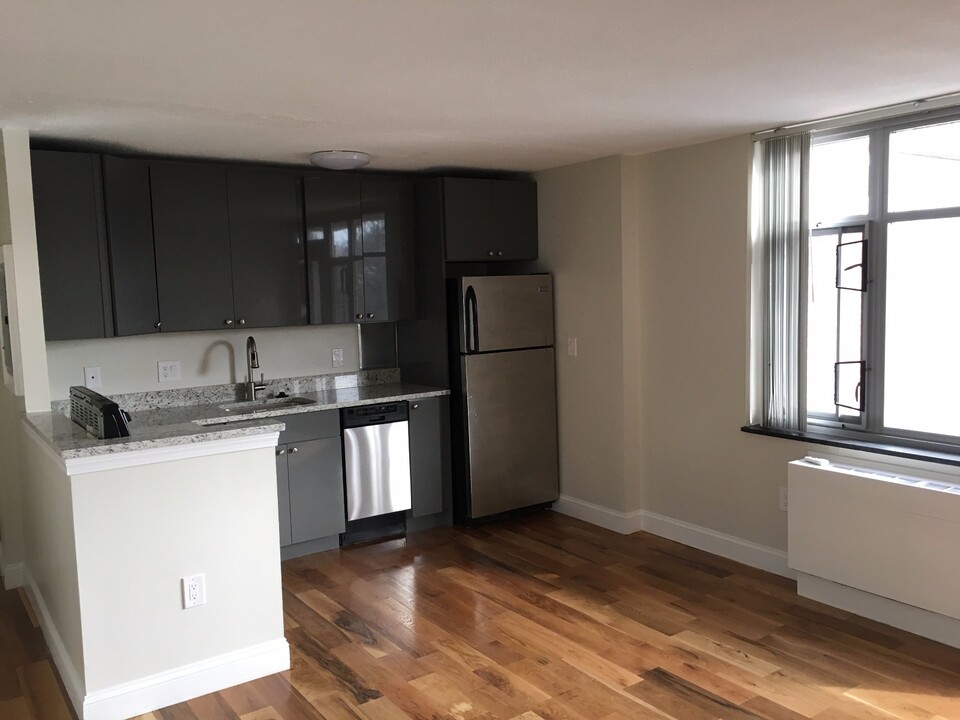125 Trapelo Rd in Belmont, MA - Building Photo