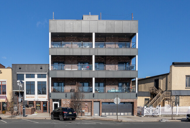 603 Lake Ave in Asbury Park, NJ - Foto de edificio - Building Photo