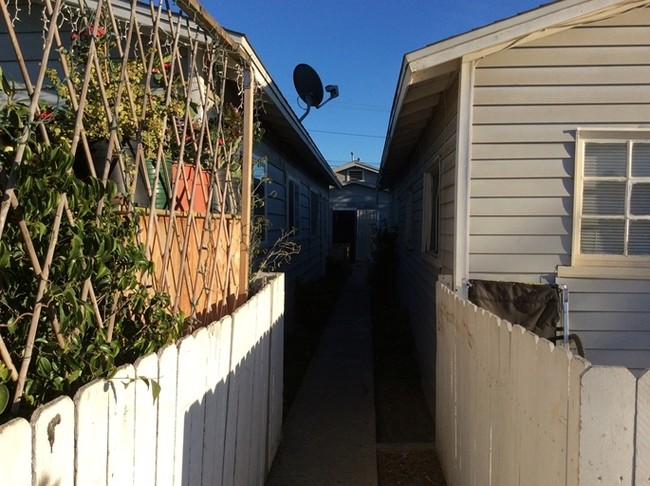 11412 Nardo St in Ventura, CA - Building Photo - Building Photo
