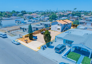 324 Zenith St in Chula Vista, CA - Foto de edificio - Building Photo