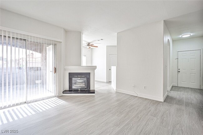 5525 W Flamingo Rd in Las Vegas, NV - Building Photo - Building Photo