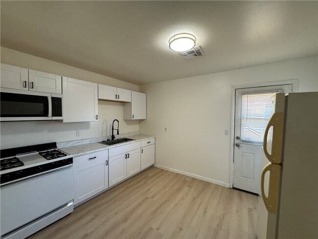 1010 Kathleen Ave in Kingman, AZ - Building Photo - Building Photo