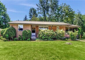 NW Cherry Place (295) Duplex in Issaquah, WA - Building Photo