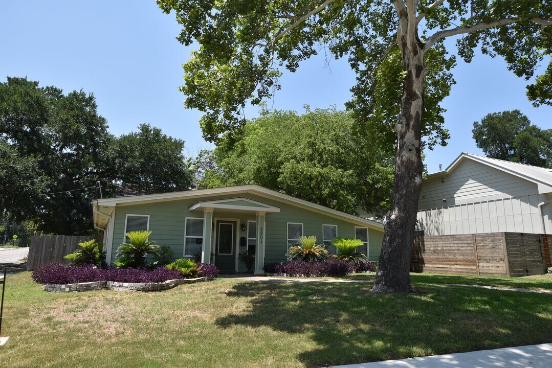 2801 W 50th St in Austin, TX - Building Photo
