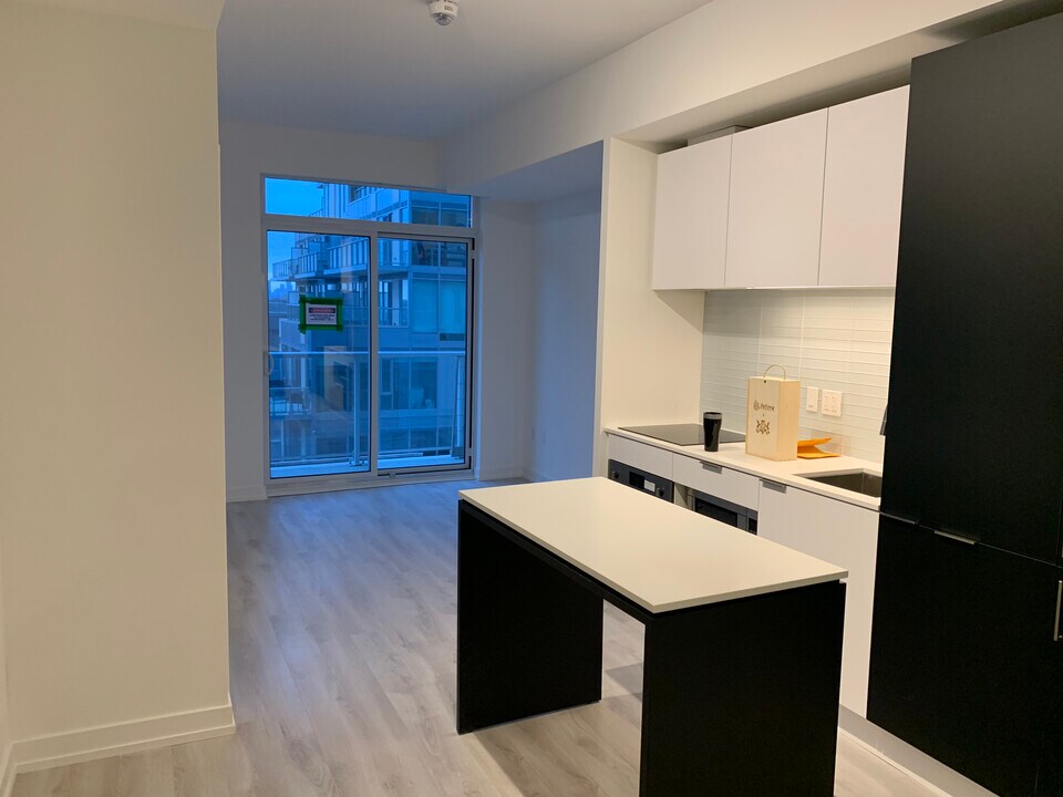 33 Helendale Av in Toronto, ON - Building Photo