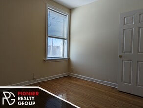 555 W Aldine Ave, Unit 556-W2 in Chicago, IL - Foto de edificio - Building Photo