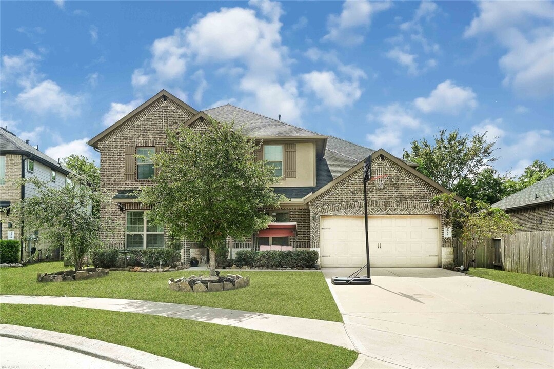 2512 Ravenna Ct in Friendswood, TX - Building Photo