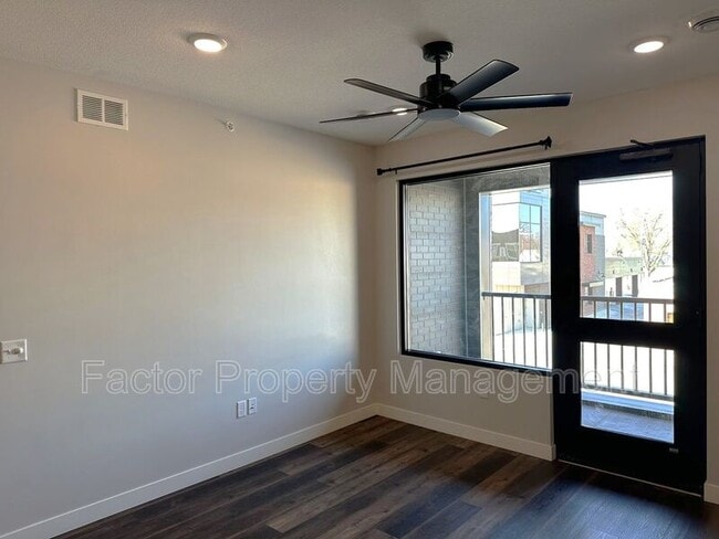 235 Belgrade Ave in North Mankato, MN - Foto de edificio - Building Photo