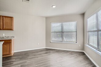 1211 Champion Dr in Round Rock, TX - Building Photo - Building Photo