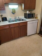 2226 Court St, Unit 8 in Syracuse, NY - Foto de edificio - Building Photo