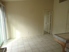 774 W River Oak Ave in Porterville, CA - Building Photo - Building Photo