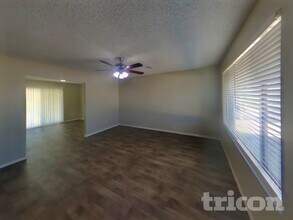 7475 W Beryl Ave in Peoria, AZ - Building Photo - Building Photo