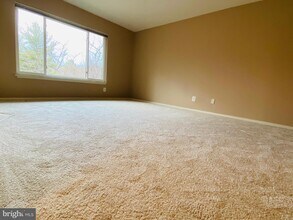 11401 Commonwealth Dr-Unit -301 in Rockville, MD - Building Photo - Building Photo