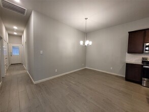 210 Oakcrest in Conroe, TX - Building Photo - Building Photo