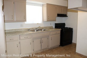 2810 N Chester Ave in Bakersfield, CA - Building Photo - Building Photo