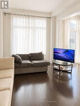 32 Carville Woods Cir in Vaughan, ON - Building Photo - Building Photo