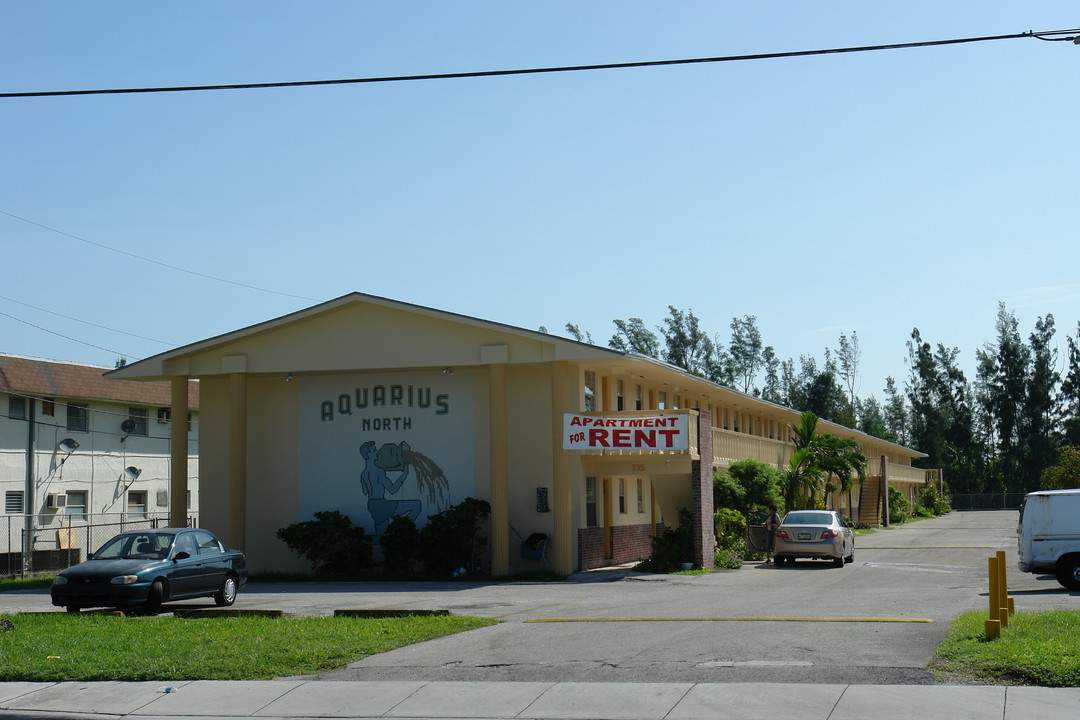 Aquarius North in Miami, FL - Building Photo