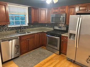 19524 White Saddle Dr in Germantown, MD - Building Photo - Building Photo