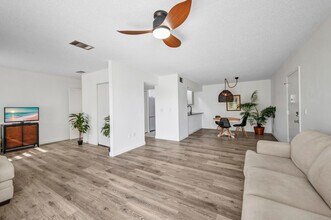 638 Bird Bay Dr E in Venice, FL - Building Photo - Building Photo