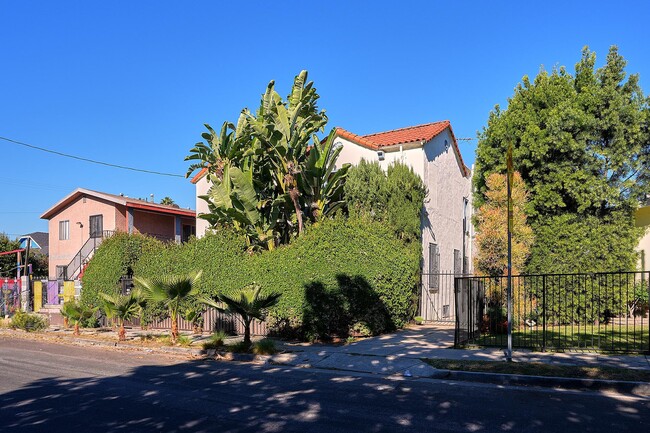 6669 De Longpre Ave in Los Angeles, CA - Building Photo - Building Photo