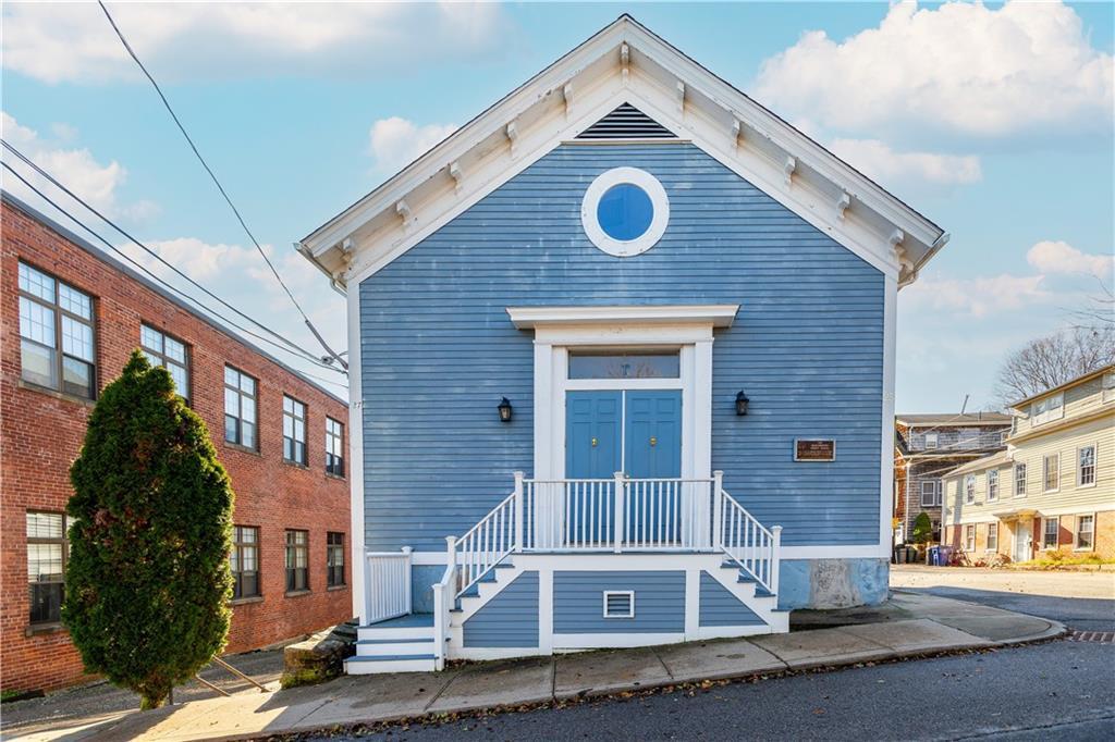 25 Long St in East Greenwich, RI - Building Photo