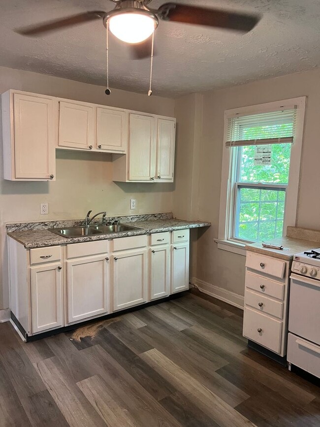 property at 809 S Fred Shuttlesworth Cir