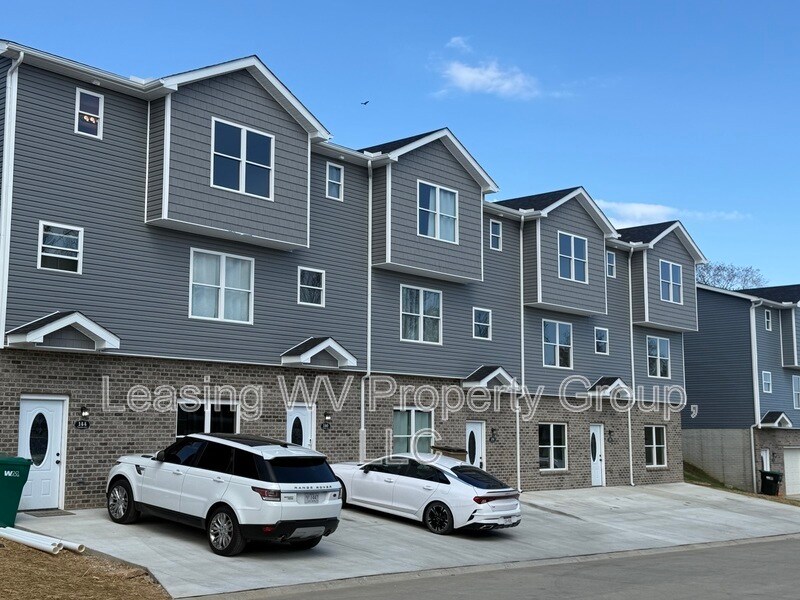 154 Christian Ct in Hurricane, WV - Building Photo