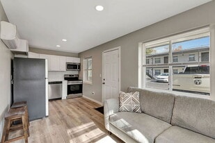 6919 Montgomery Rd in Cincinnati, OH - Building Photo