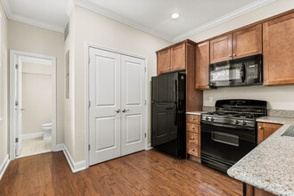 Chelsea Place in Bay Shore, NY - Building Photo - Building Photo