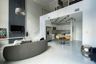 1060 Brickell Ave, Unit 1015 in Miami, FL - Foto de edificio - Building Photo
