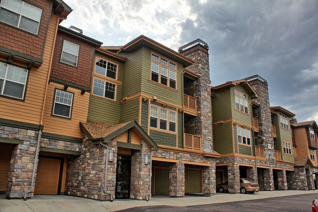 15460 Canyon Gulch Ln in Englewood, CO - Building Photo