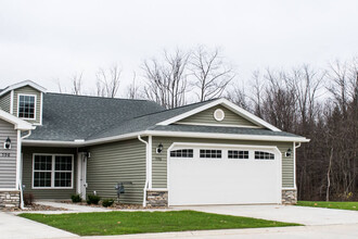 Redwood Wadsworth in Wadsworth, OH - Building Photo - Building Photo