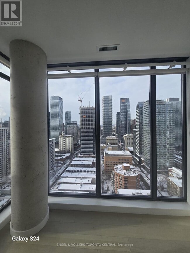 81 Wellesley St E in Toronto, ON - Building Photo - Building Photo