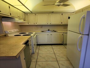 239 Coventry J in West Palm Beach, FL - Building Photo - Building Photo