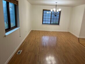 1227 187th Street Ct E in Spanaway, WA - Foto de edificio - Building Photo