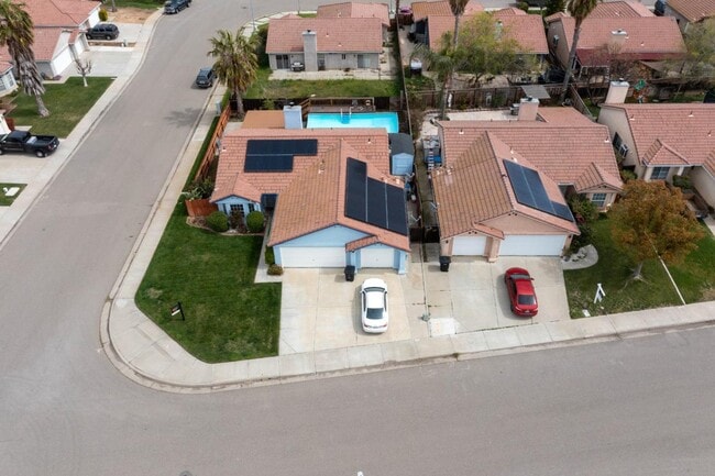 13714 Deleon Ave in Gustine, CA - Building Photo - Building Photo