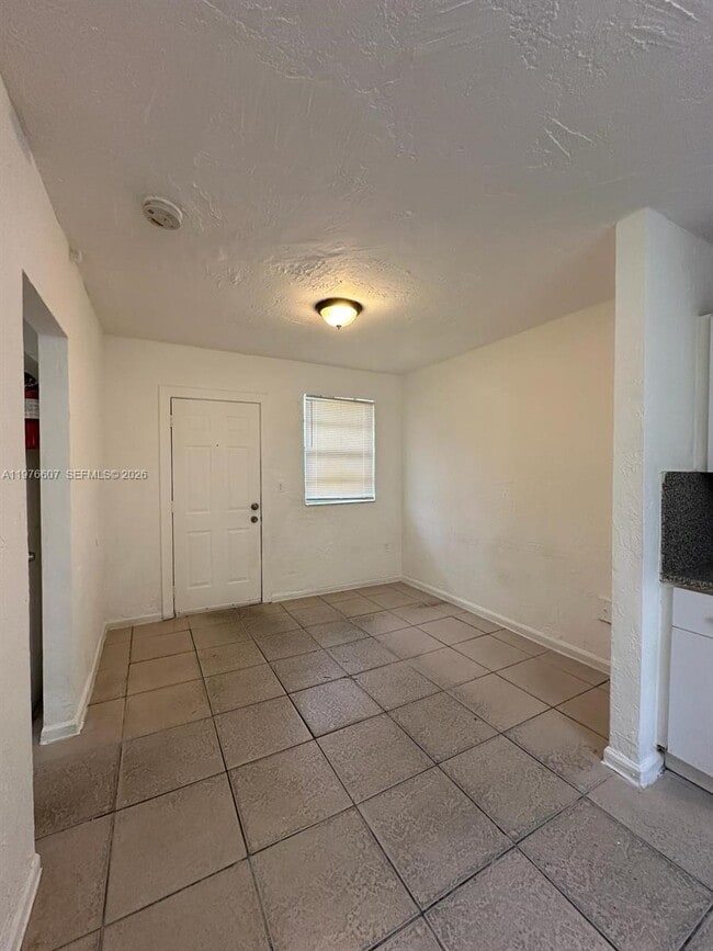 180 NW 17th St in Miami, FL - Building Photo - Building Photo