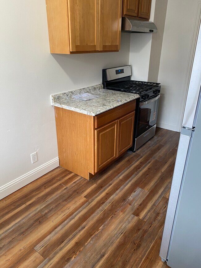 1246 80th Ave, Unit Duplex in Oakland, CA - Building Photo - Building Photo