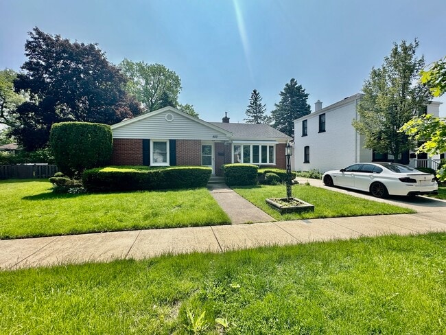 property at 823 N Yale Ave