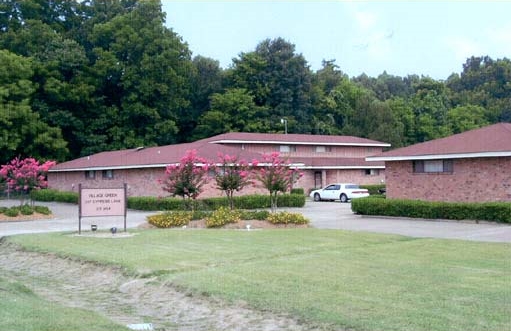 Village Green in Greenville, MS - Building Photo